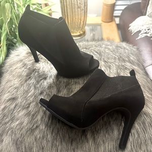 Never worn Simply Vera Wang Heels